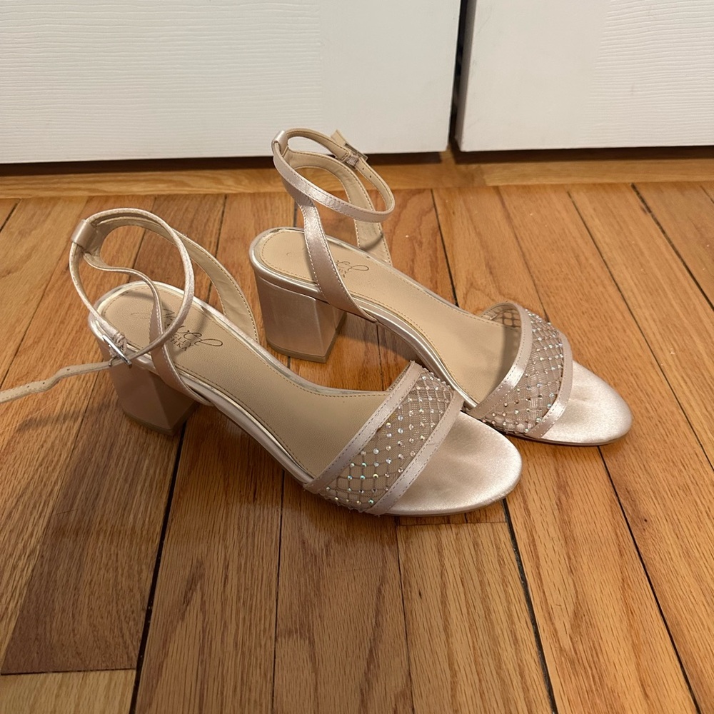 Jewel Badgley Mischka Beige Block Heels